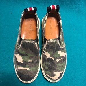 Veronica Beard Camouflage Slip-On Shoes Sz 37